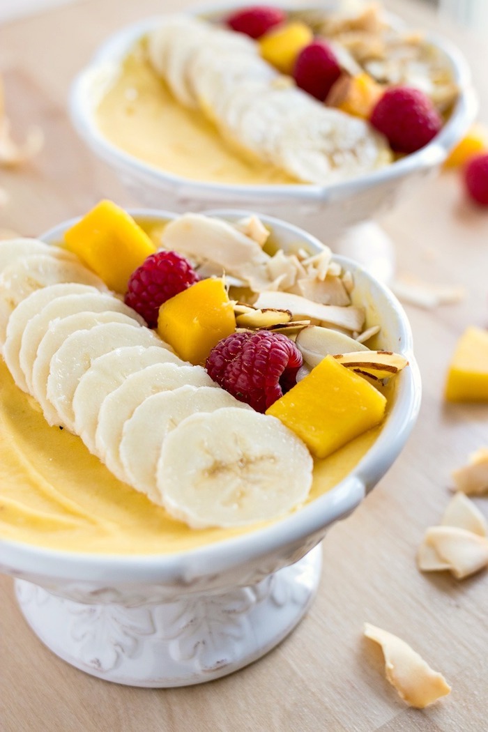 smoothie mit mango rezept für milchshake mit mango und milch püree bananen scheiben frische himbeeren