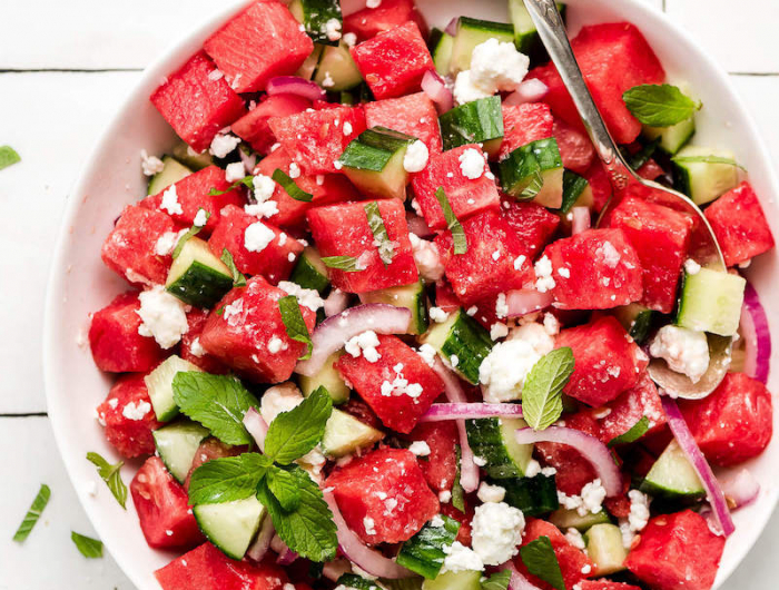 sommer rezept wassermelonen feta salat mit rucola zubereiten
