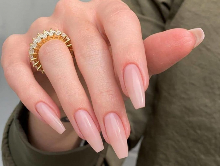 sommernägel design nails 2021 gelnägel farben fingernägel design für 2021 gelnägel rosa nude coffin nägel goldener ring