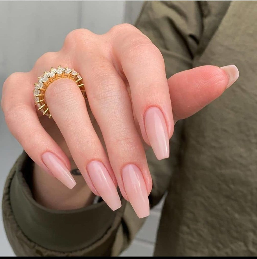 sommernägel design nails 2021 gelnägel farben fingernägel design für 2021 gelnägel rosa nude coffin nägel goldener ring