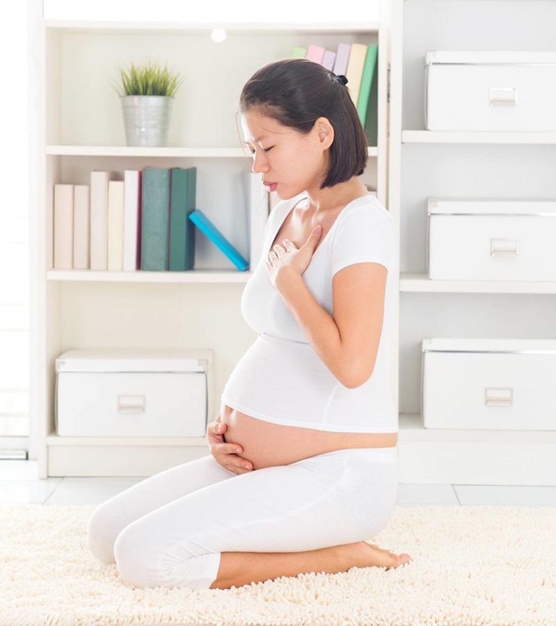symptome nebenwirkungen sodbrennen in der schwangerschaft junge schwangere frau