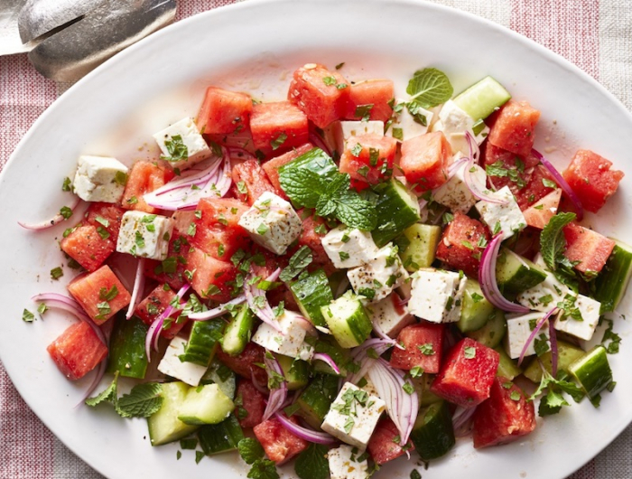 traditioneller griechischer wassermelone feta salat balsamico