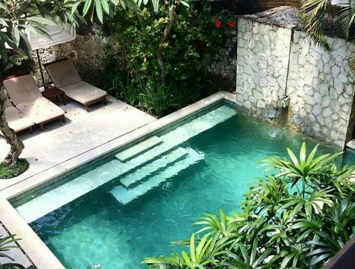 tropische einrichtung garten grüne bäume pool garten modern einrichten schwimmbad mit treppen