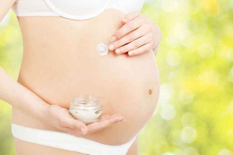aloe vera anwendung aloe vera während schwangerschaft trinken schwangere frau nutzt aloe vera creme