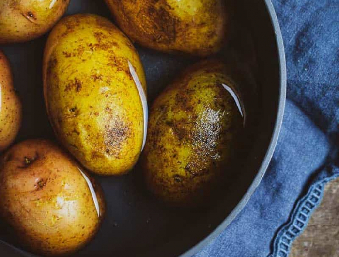 rohe kartoffeln im topf kartoffeln kochen richtig tipps und infos