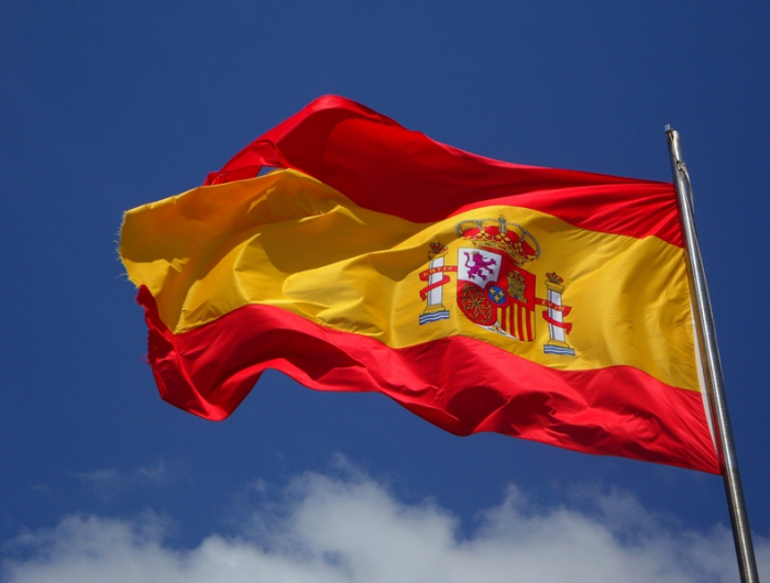 spanischkurs barcelona spanisch lernen spanische fahne