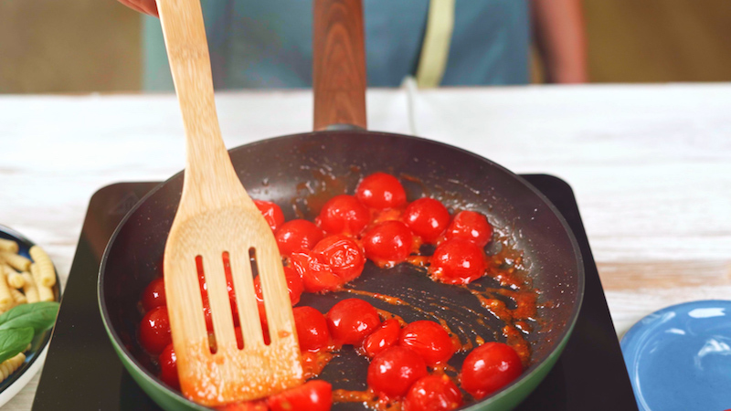was kommt in einen nudelsalat rezept für italienischen pastasalt tomaten in pfanne kochen