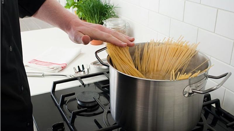 was passt zu nudelsalat pastasalat italienisch rezept hoher topf pasta kochen