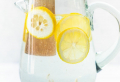 Warum ist das Trinken von Zitronenwasser gesund?