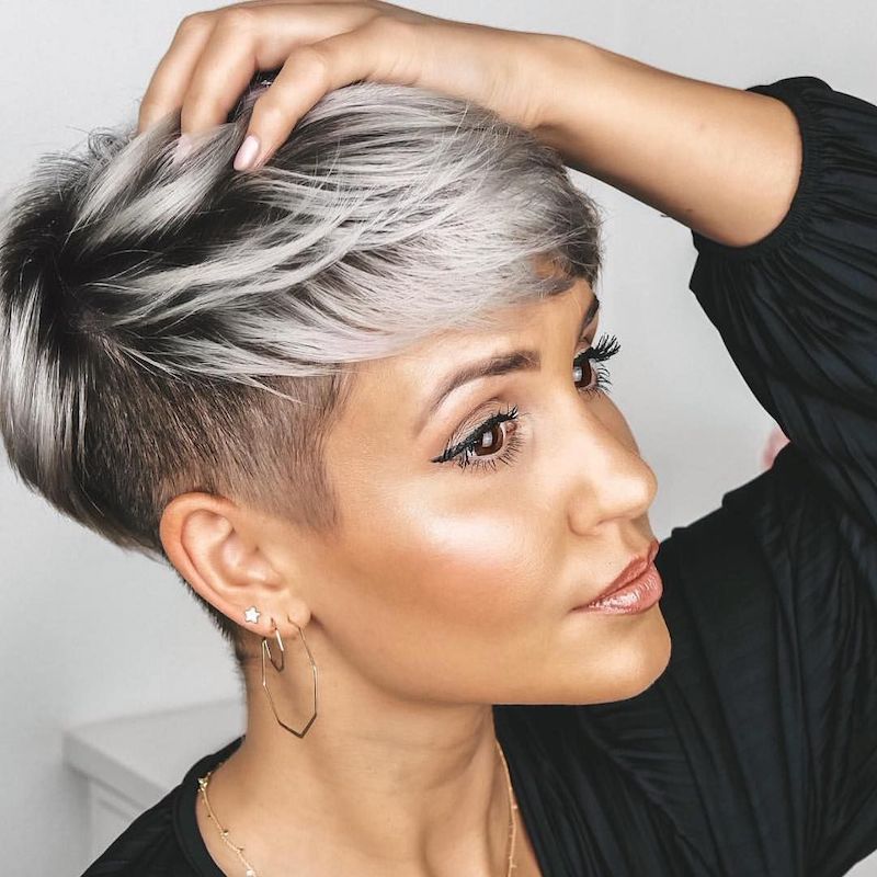 bob für feines haar mit pony kurzes bob frau mit silber haare