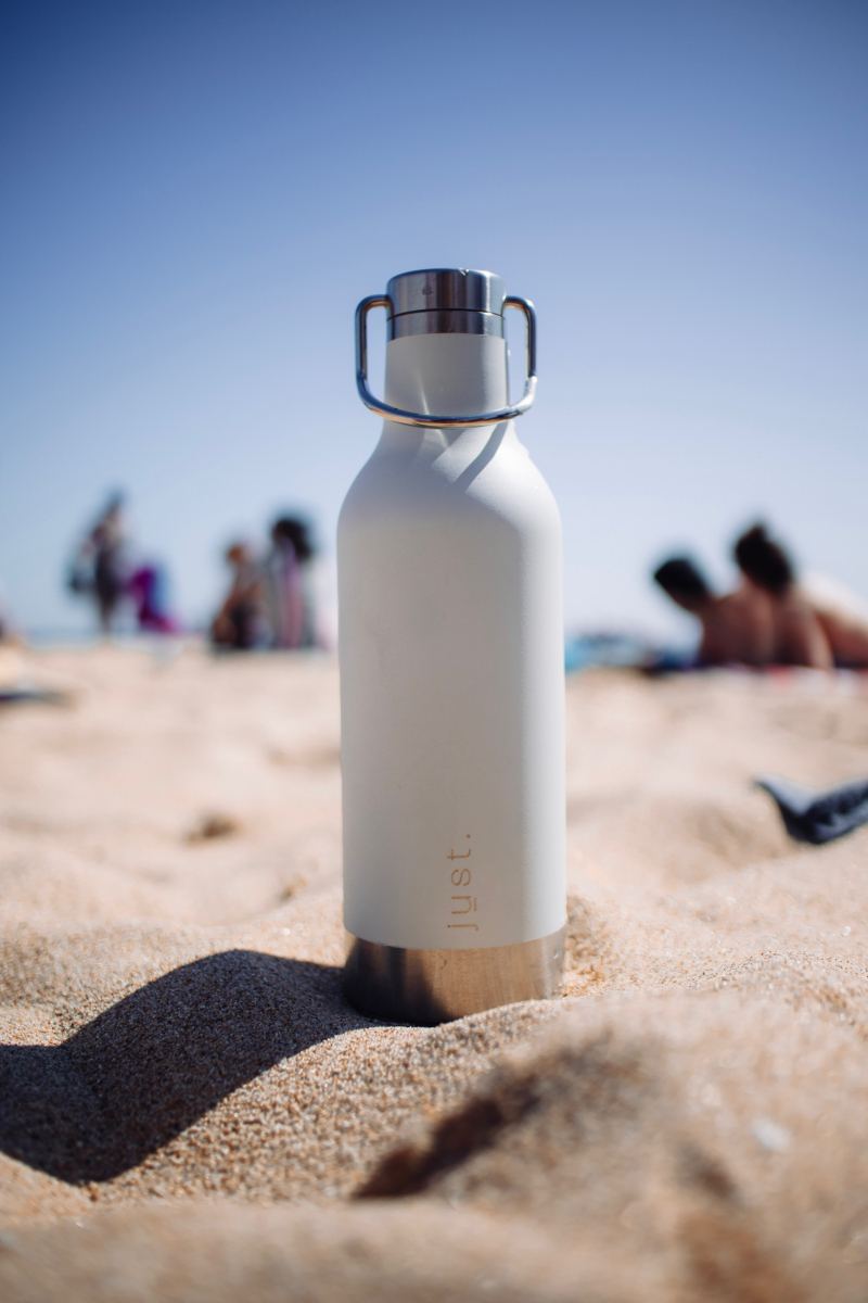 diy geschenke mit fotos geschenke mit fotos ideen schöne geschenke mit fotos thermos flasche weiß am strand