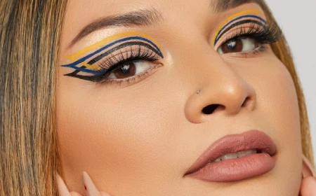 farbiger eyeliner eyeliner hacks unterschied kajal und eyeliner frau mit drei farben eyeliner