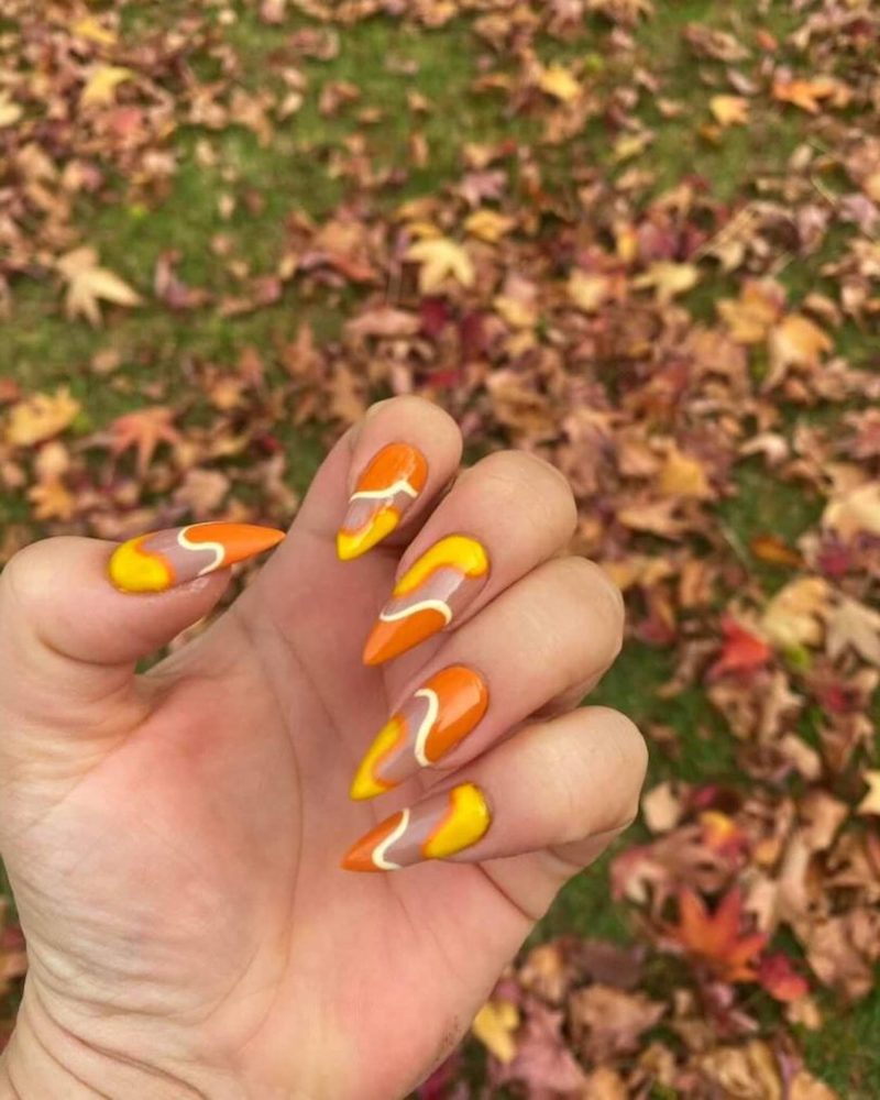 fingernägel ideen nägel ideen herbst winter 2021 french nails farbig abstrakte muster gelb orange weiß