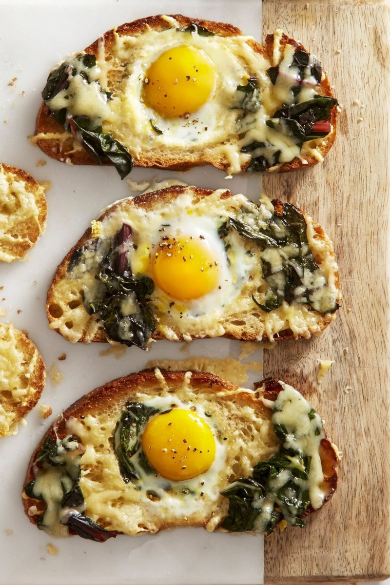 frühstück brunch toast mit eier käse und spinat ideen