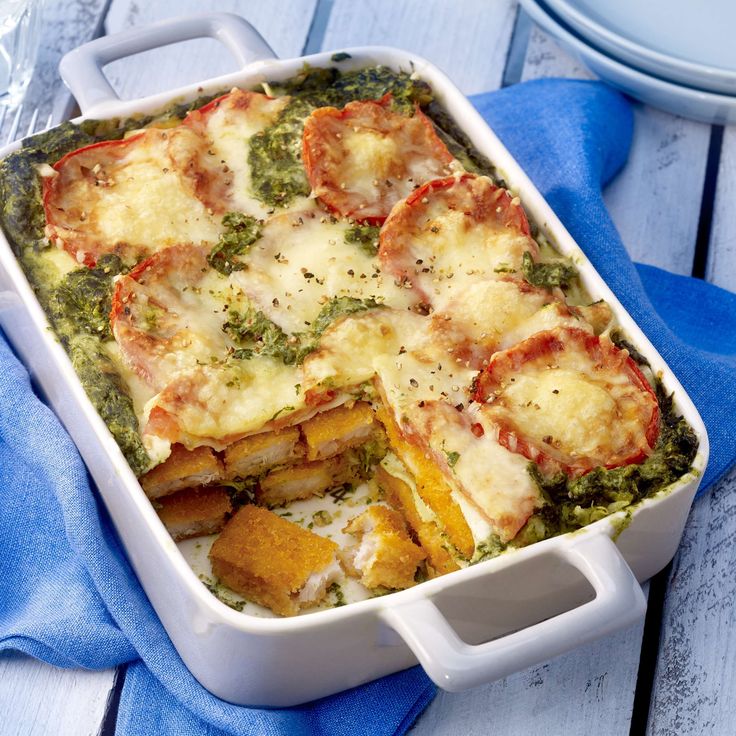 gericht mit fischstäbchen lasagne mit spinat und tomaten im blech