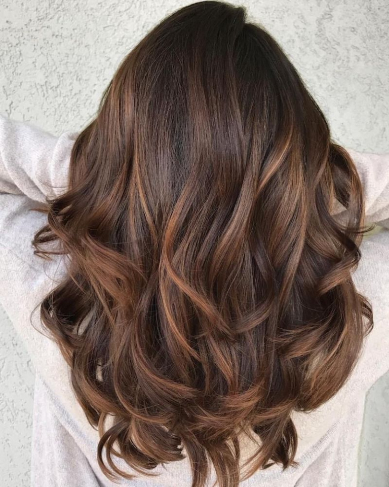 Braune Haare Mit Karamell Highlights Tiefe Und Glanz Für Ihr Haar 