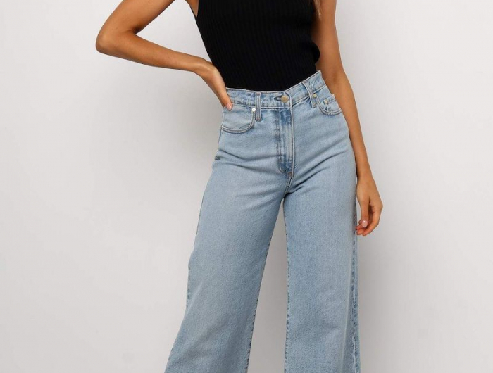 jeans trend 2021 frau in high waist wide leg jeans