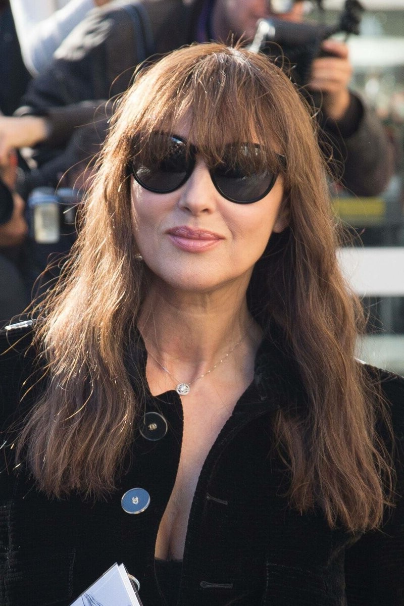 lange haare frauen über 50 mit brille monica belucci schwarze brille