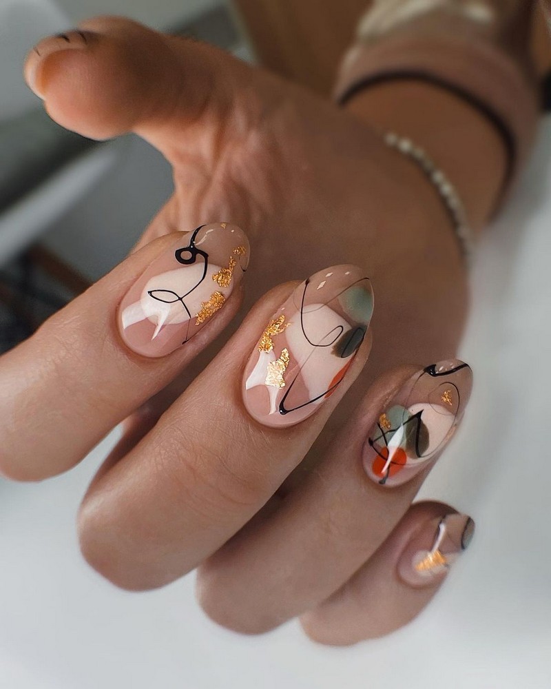 trend gelnägel nagellack design nägel ideen 2021 herbst winter gelnägel bilder abstrakte linien nude farben