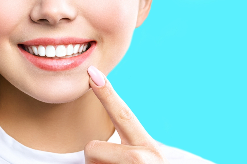 perfect healthy teeth smile of a young woman. teeth whitening. d