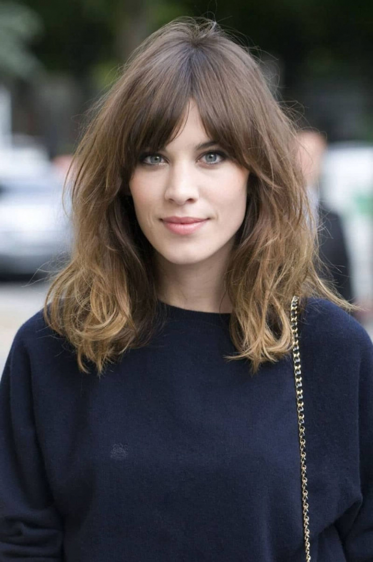 Schulterlange Haare Mit Pony Und Stufen Schulterlange Haare mit Pony - Stylische Inspiration - ArchZine