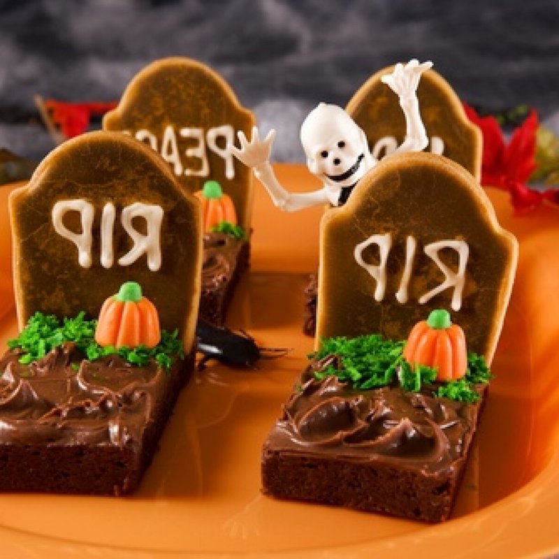 die besten kuchenrezepte zum nachmachen halloween torte selber machen rezept brownies zum halloween mit skelett