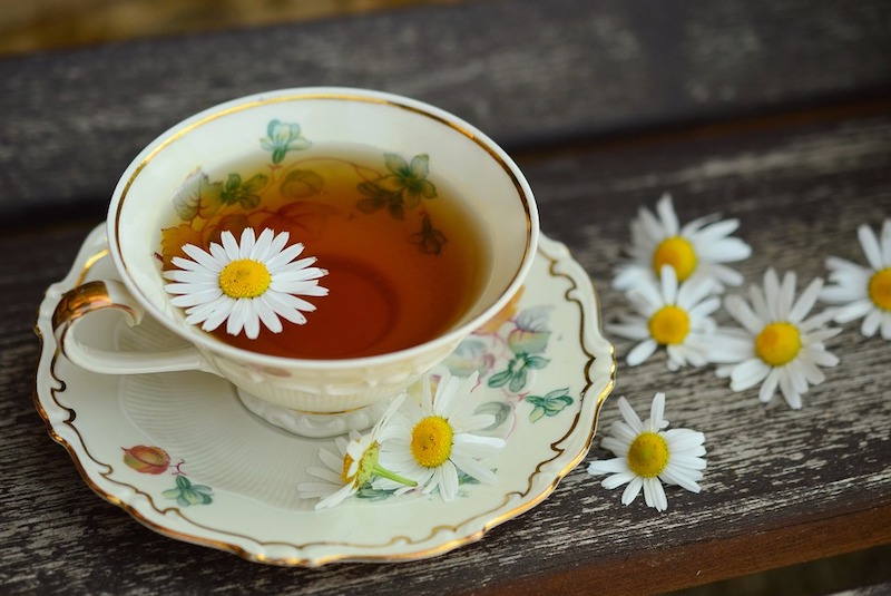 gesunde lebensführung tee in porcelain tasse