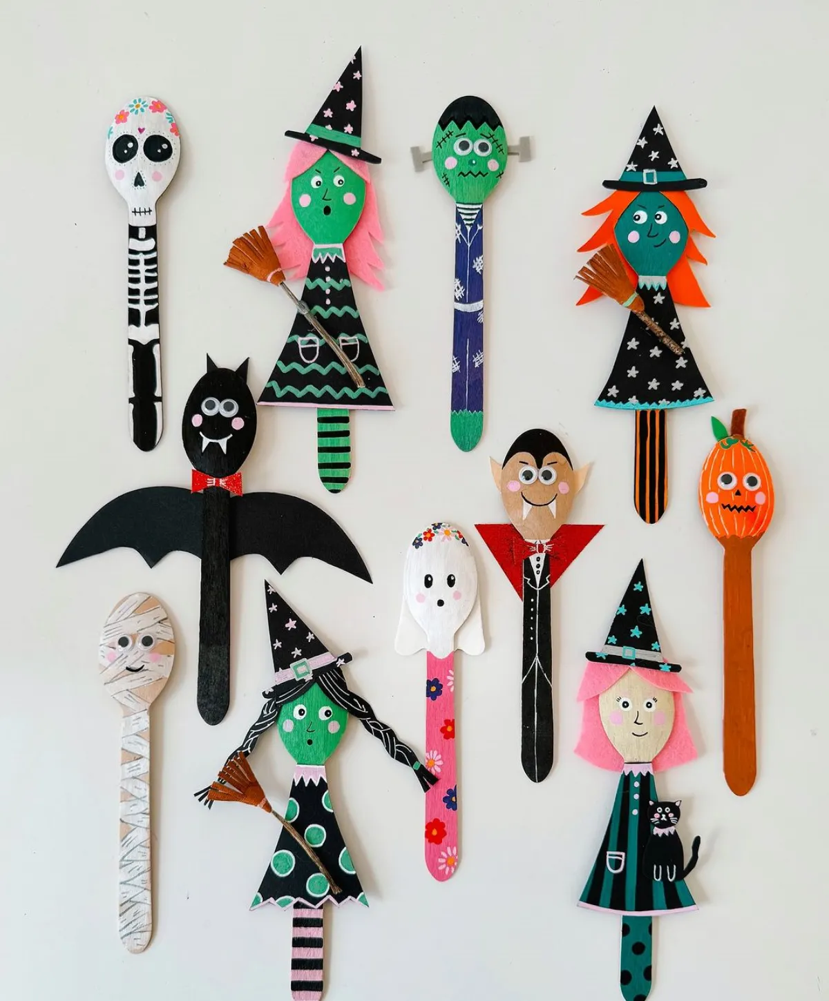 halloween diy ideen für kinder monster aus löffeln basteln