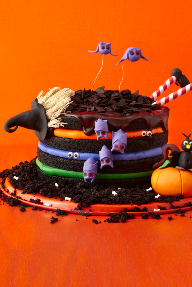 halloween torte selber machen halloween rezepte fingerfood halloween torte schwarz mit flegermäuse kürbis