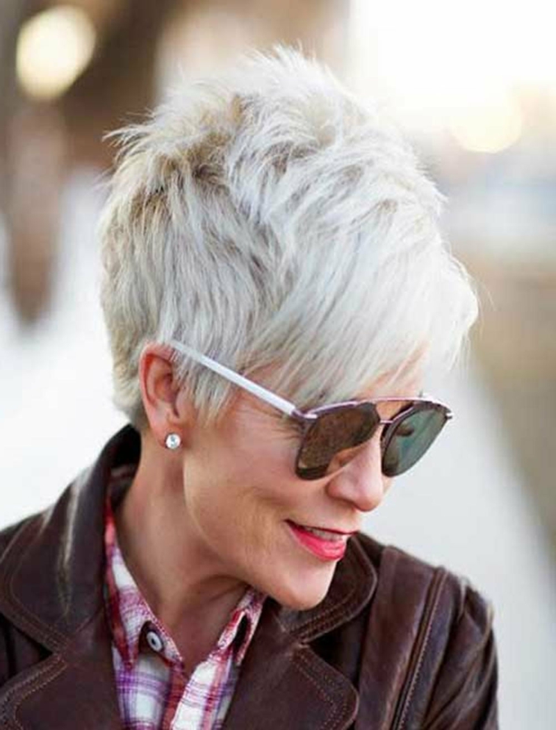 moderne kurzhaarfrisuren pixie cut für ältere damen ideen