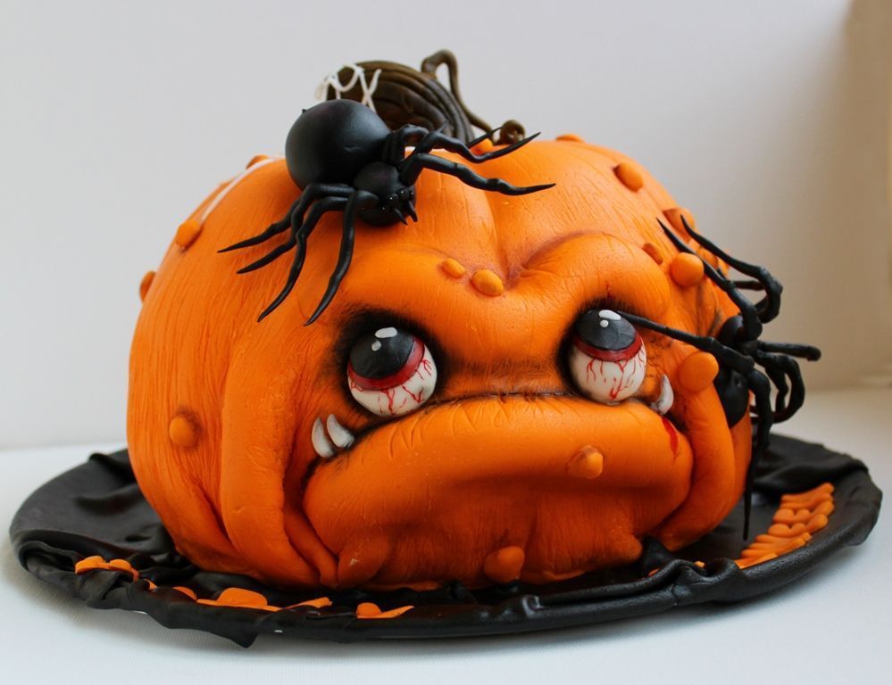 rezepte halloween halloween desserts torte selber machen schrecklicher kürbis mit spinnen