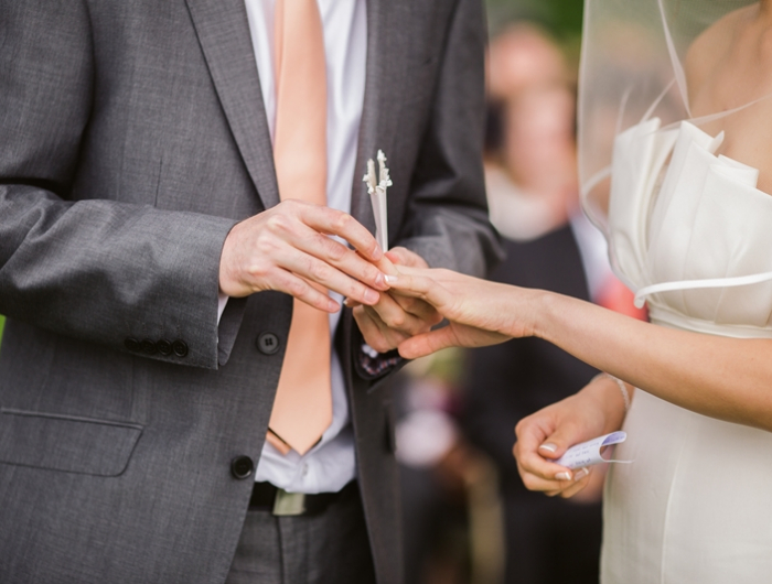 verlobungsring welche hand hochzeitstag heiraten wichtige infos