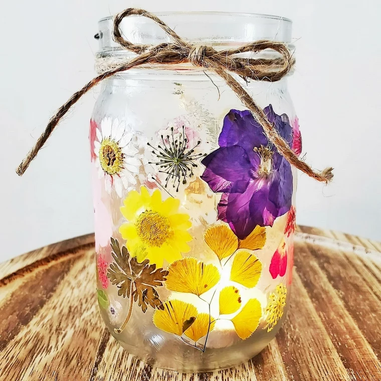 windlichter basteln diy ideen was kann man aus glaesern basteln windlicht dekoriert mit blueten