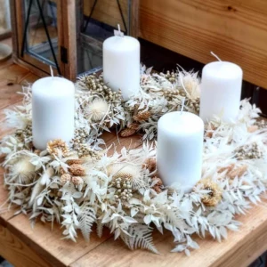 adventskranz beige diy adventskranz trockenblumen weiße trockenblumen für adventskranz