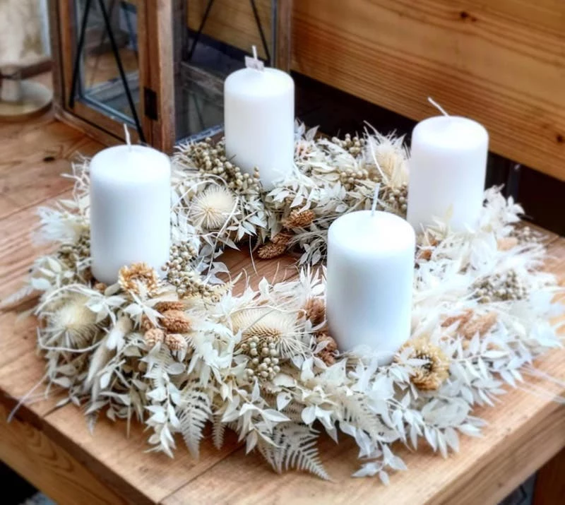 adventskranz beige diy adventskranz trockenblumen weiße trockenblumen für adventskranz