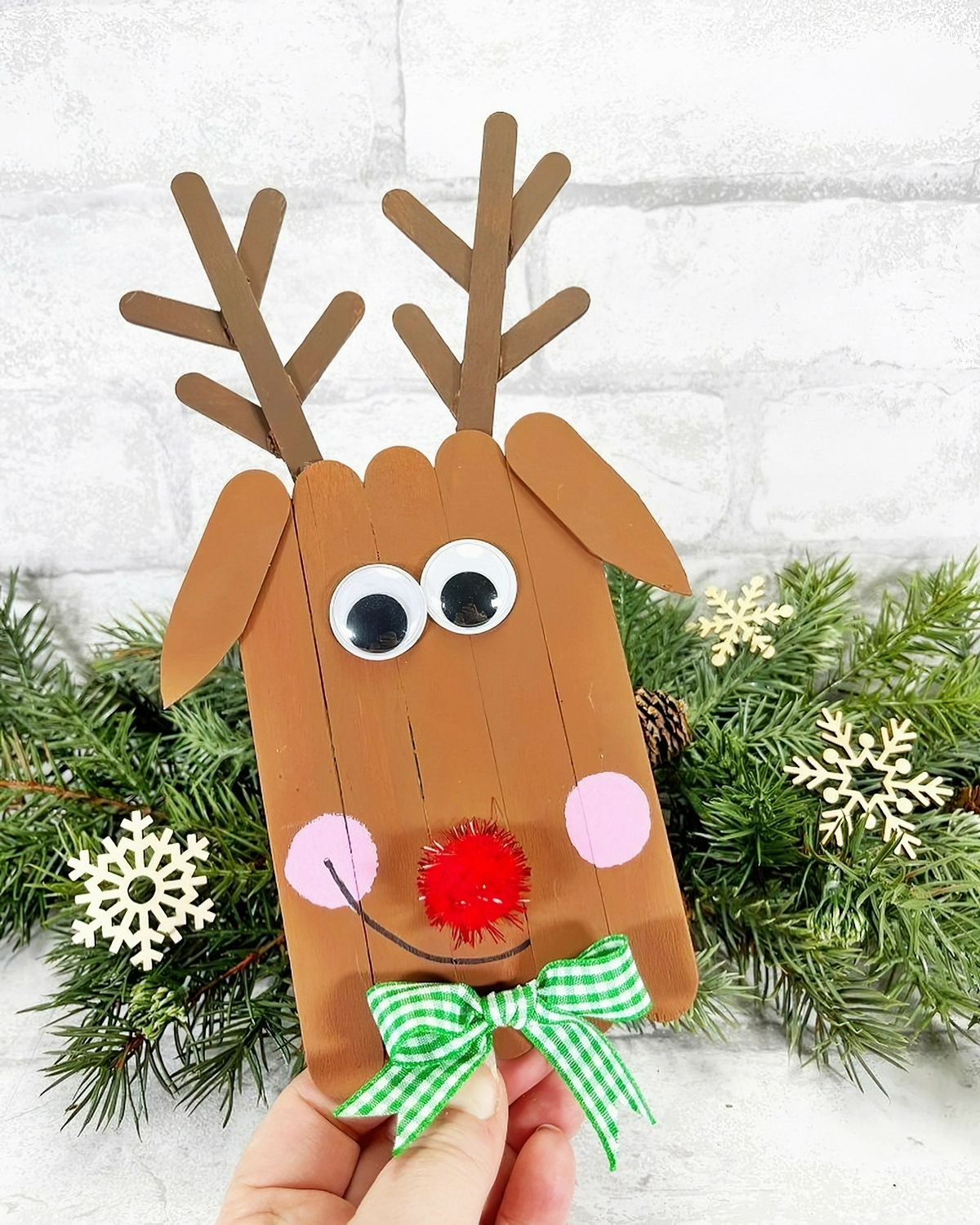 basteln mit eisstielen zu weihnachten diy hirsch aus holzstaebchen creativelybeth