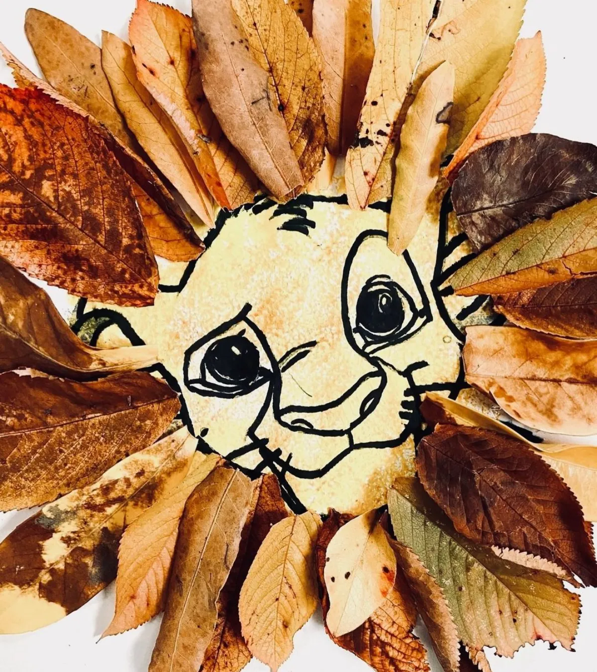 basteln mit kindern im herbst simba löwe mit mähne aus herbstblättern