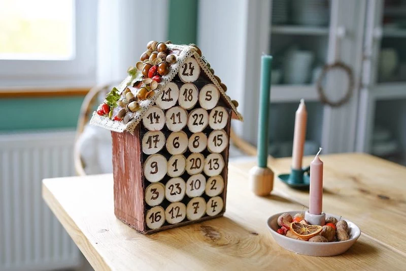 basteln mit klopapierrollen weihnachten vorlagen was kann man mit kleinen kindern basteln adventskalender aus holz