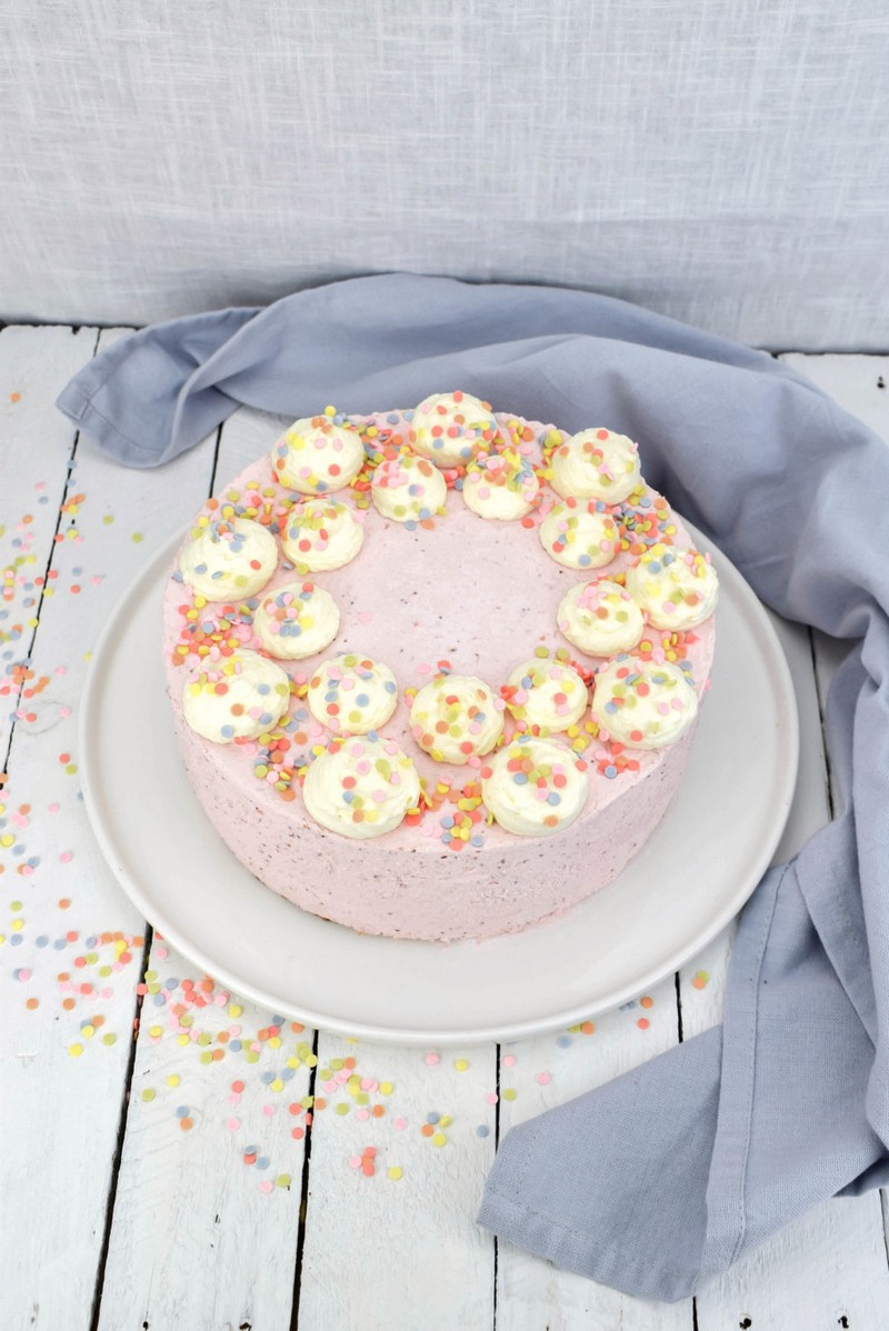 benjamin blümchen torte zutaten ist benjamin blümchen torte zutaten rosa torte von oben in weißem teller