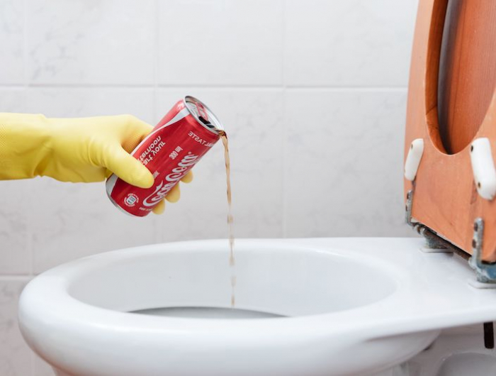 cola als toilettenreiniger urinstein entfernen im rohr