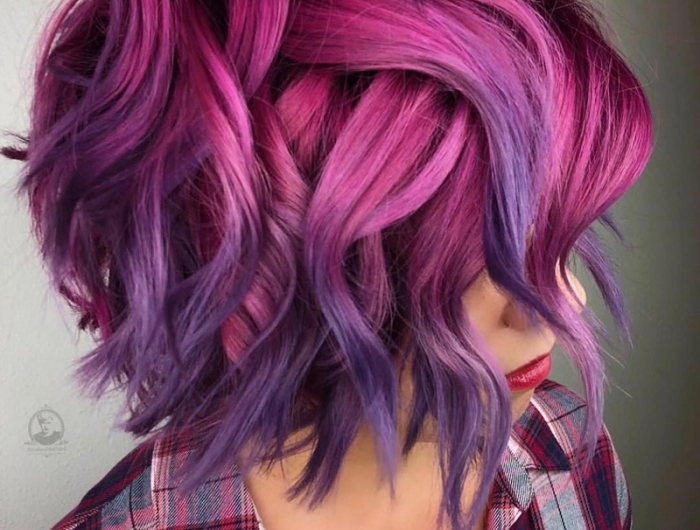 coole haarfarben für kurze haare frisur mit locken lockhaarfrisur lila rosa