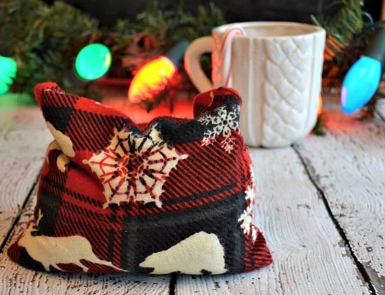 diy weihnachtsgeschenke ausgefallene geschenkideen zum selber machen handwärmer aus flannelstoff