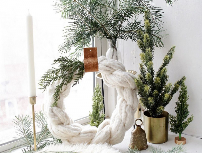 fenster stilvoll dekorieren deko für fenster fensterbank weihnachtlich dekorieren baumwolle kranz äste