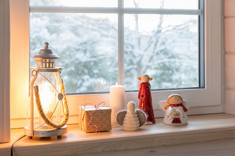 Fensterbank weihnachtlich dekorieren – spüren Sie die Magie von Weihnachten