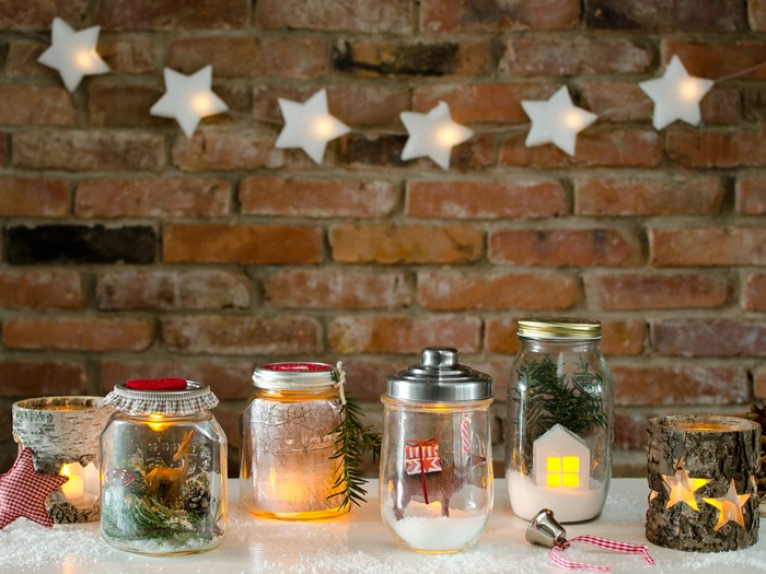 fenster weihnachtsdeko fentserbank weihnachtlich dekorieren aussen laternen aus einmachglas machen