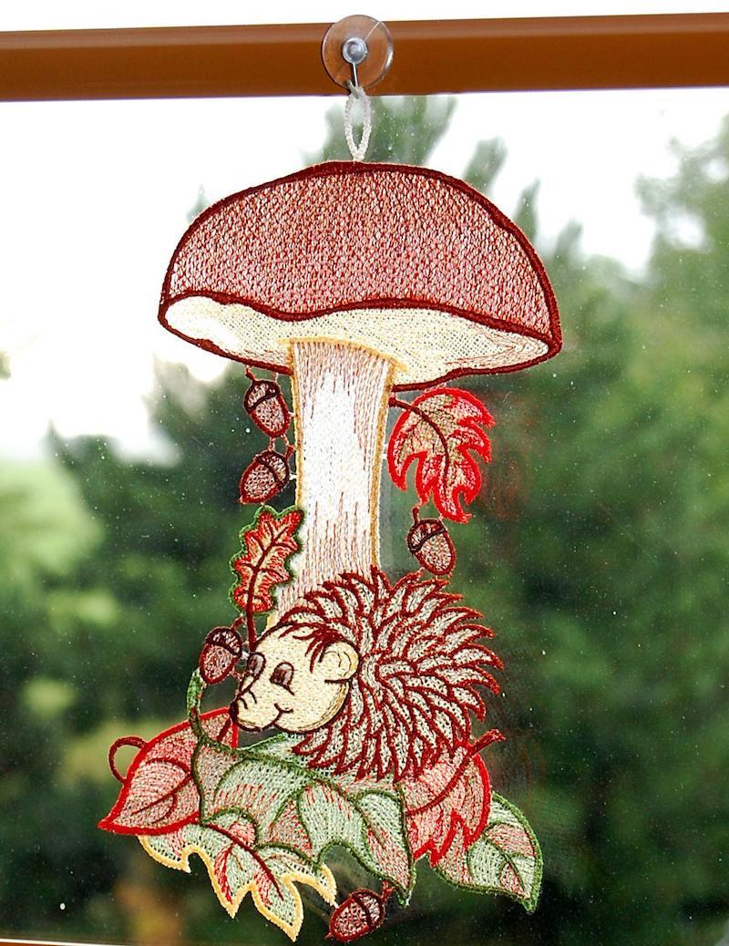 fensterbilder herbst figuren igel und pilz stickerei