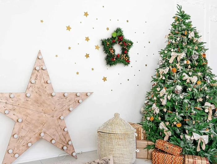 geschmückter weihnachtsbaum dekoration sterne basteln einfach