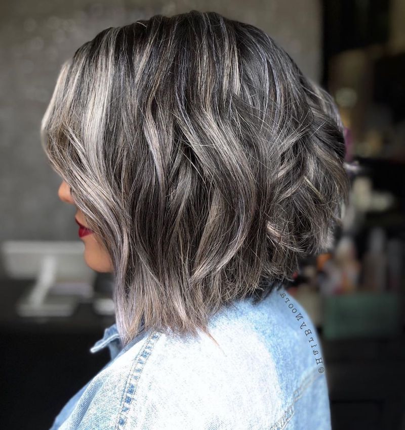 graue haarfarbe graue strähnen in braune haren kann man in grauen haaren strähnen machen