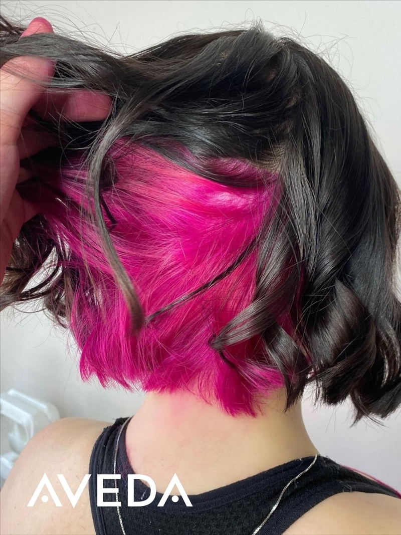 haare färben ideen moderne färbtechniken schwarze haare mit rosa deckhaar