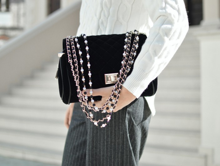 handtasche groß damenhandtasche für jeden look frau mit schwarzer tasche und metallkette